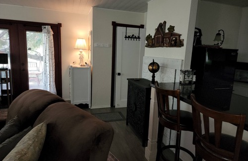 Cherry Valley Cabaña | Cherry Valley Studio Guest Cottage