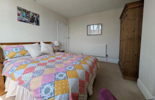Hanham Casa | Cherry View House 3 Bed Garden Parking sleeps 8