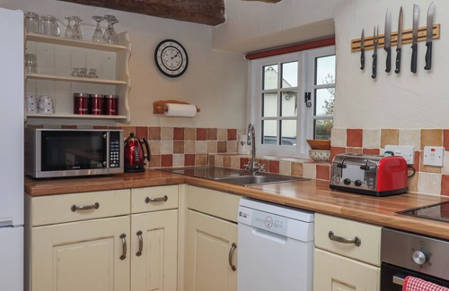 Broadwoodkelly Cabaña | CHERRYBLOSSOM COTTAGE, pet friendly, with open fire in Winkleigh