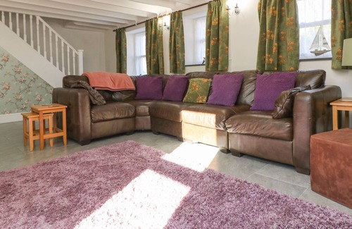 Goldsithney Cabaña | CHERRYBROOK COTTAGE, pet friendly, with open fire in Goldsithney