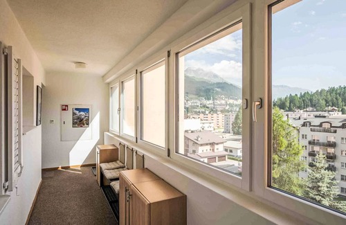 Sankt Moritz-Bad Apartamento | Chesa Ova Cotschna 606 by Interhome