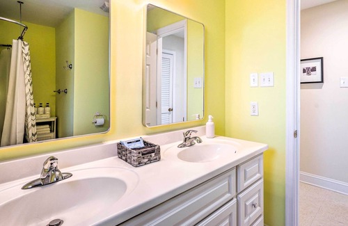 Dutton Casa | Chesapeake Bay Home: 200 Ft to Boat & Fish!