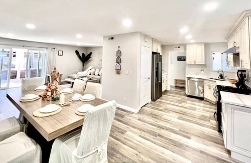 Garden Grove Casa | Cheshire · Spacious 4BR-Hot Tub, Disney, Convention, Beaches