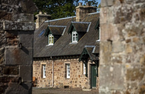 Gorebridge Cabaña | Chestnut Cottage - a charming traditional stone cottage with 2 bedrooms on Arniston Estate