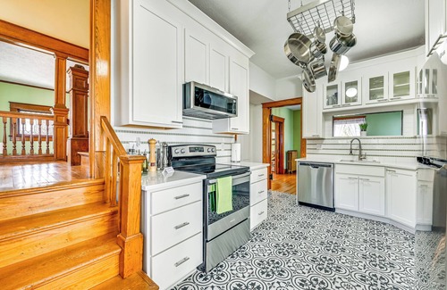 Atlantic Cabaña | 'chestnut Hill' Vintage Farmhouse w/ Deck & Yard