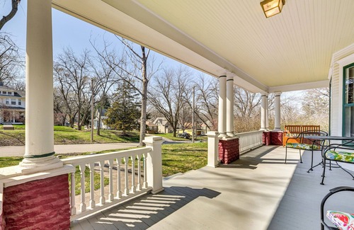 Atlantic Cabaña | 'chestnut Hill' Vintage Farmhouse w/ Deck & Yard