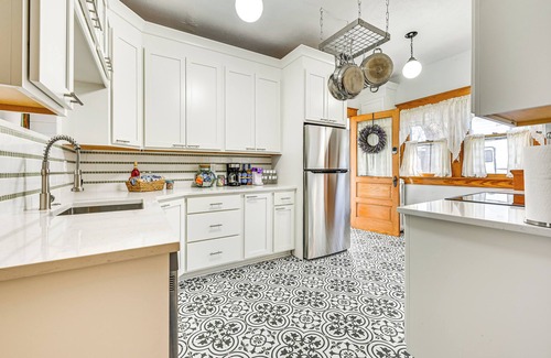 Atlantic Casa | 'Chestnut Hill' Vintage Farmhouse w/ Deck & Yard
