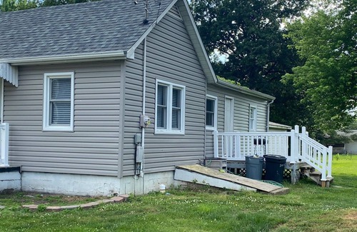 Litchfield Casa | Chestnut House; Litchfield, IL; Pets Welcome