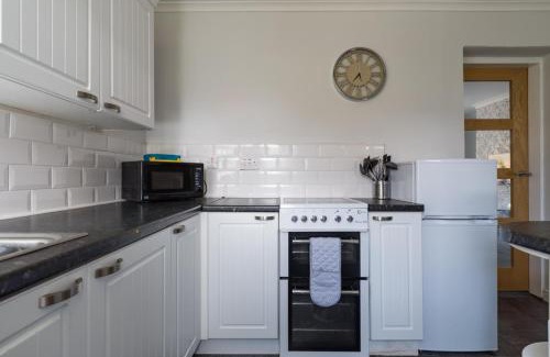 Ashington Casa | Chestnut House - Sleeps 4 - Pet friendly -Parking