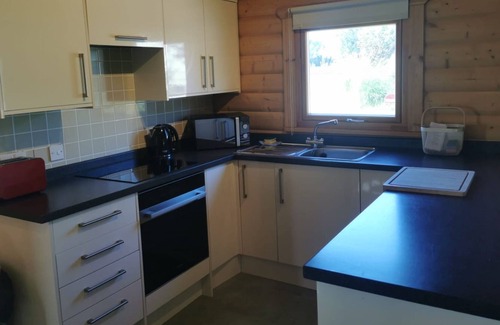 Bexhill-on-Sea Cabina | Chestnut Meadow Cabin with hot tub