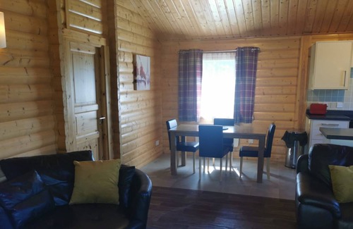 Bexhill-on-Sea Cabina | Chestnut Meadow Cabin with hot tub