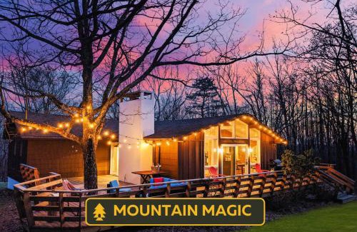 Albrightsville Casa | Chestnut Tree Lodge - Modern Wooded Escape