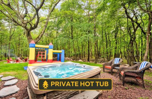 Albrightsville Casa | Chestnut Tree Lodge - Modern Wooded Escape