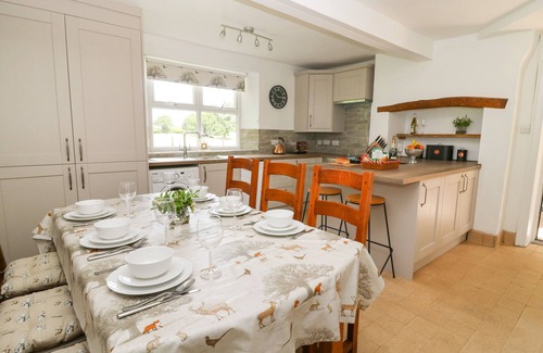 York Cabaña | CHESTNUTS AT YOULTON LODGE, family friendly in Tollerton