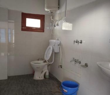Banjar Casa | Chetan Home Stay II Flachan Darshan II