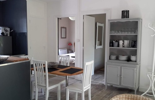 Cour-Cheverny Cabaña | CHEVERNY Gîte des Glycines 4 personas (2 habitaciones) con jardín cerrado