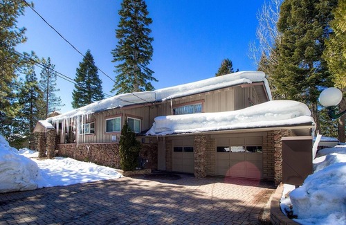 Round Hill Village Casa | Cheyenne Chalet 4 Bedroom Home by RedAwning
