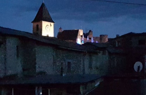Tallard Casa | Chez A-Création: casa atípica en el corazón del pueblo de Tallard