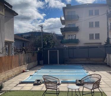 Millau Apartamento | Chez Ambre et Lulu - Appartement centre ville avec piscine