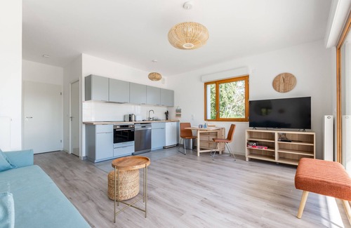 Magny-le-Hongre Apartamento | Chez André by Plaza -Apartamento-Baño con ducha-Terraza