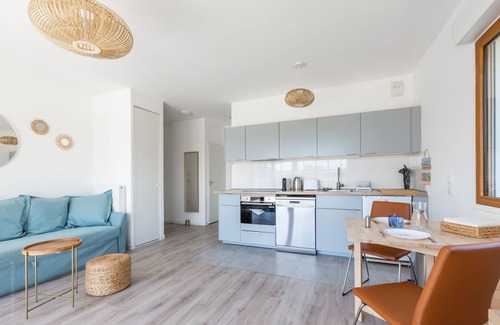 Magny-le-Hongre Apartamento | Chez André by Plaza -Apartamento-Baño con ducha-Terraza