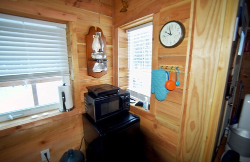 Harding-Birch Lakes Cabina | Chez Benz Cabin near Harding Lake State Recreation Area.