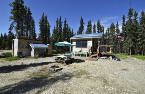 Harding-Birch Lakes Cabina | Chez Benz Cabin near Harding Lake State Recreation Area.