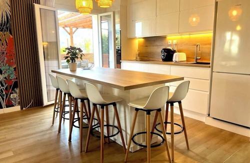 Hyeres City Centre Apartamento | Chez Clément - Spacious, bright apartment near downtown