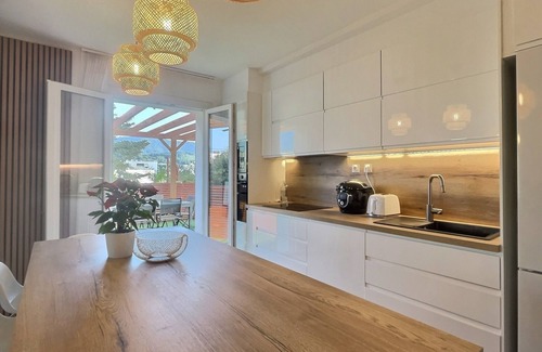 Hyeres City Centre Apartamento | Chez Clément - Spacious, bright apartment near downtown