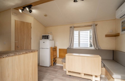 Port-la-Nouvelle Casa | Chez Claude - Clim' con piscina compartida, terraza privada y aire acondicionado