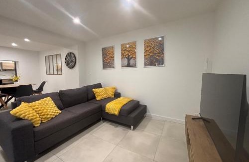 Bizanet Apartamento | Chez Cricri, modern accommodation