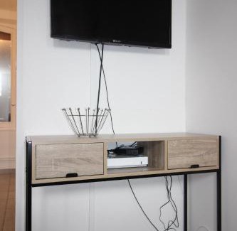 Verdun Apartamento | Chez Dan - Studio NEUF - 1 lit 2 personnes - canapé convertible - 2 couchages - internet - Centre ville - Parking proche - Proche gare - Géré par PrestaZen'Services