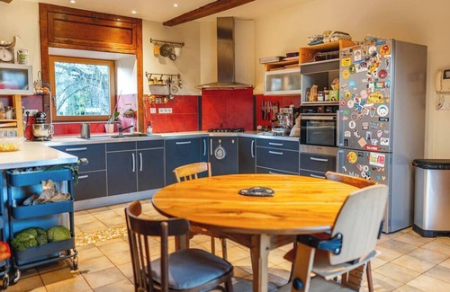 Tilhouse Casa | Chez Dauré" family home with pool and mountain views