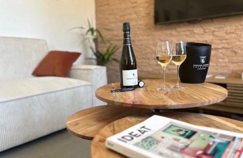 Hautvillers Casa | CHEZ FERNAND Cottage AC Terrace Garden Petanque court & private free parking