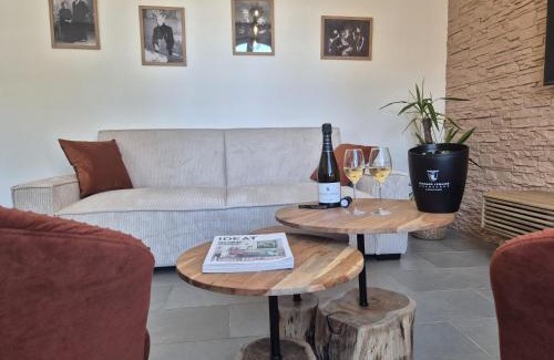Hautvillers Casa | CHEZ FERNAND Cottage AC Terrace Garden Petanque court & private free parking