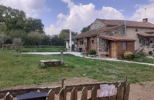 Saint-Martial-sur-Isop Cama Y Desayuno | Chez Gondat Chambre d'hotes