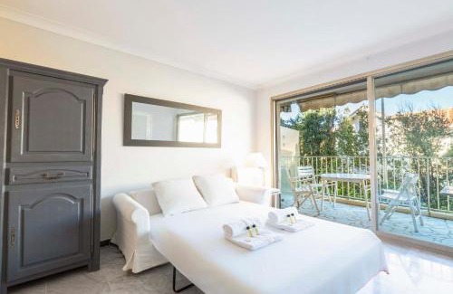 Cap-d'Antibes Apartamento | Chez J-P - 100m beach 2-4pers terrace sea view pool garage