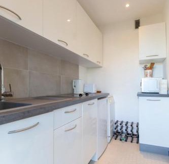 Cap-d'Antibes Apartamento | Chez J-P - 100m beach 2-4pers terrace sea view pool garage