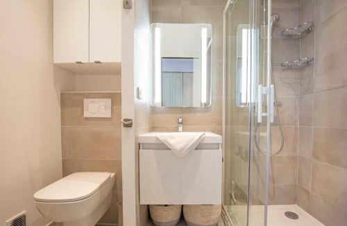 Cap-d'Antibes Apartamento | Chez J-P - 100m beach 2-4pers terrace sea view pool garage