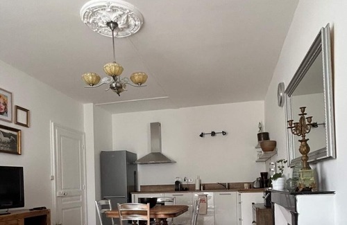 Cosne-Cours-sur-Loire Apartamento | Chez la Vieille Dame : Appart en Plein Centre Ville à 5 min de la Gare,