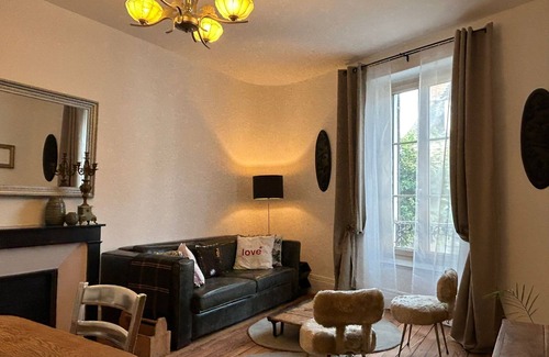 Cosne-Cours-sur-Loire Apartamento | Chez la Vieille Dame : Appart en Plein Centre Ville à 5 min de la Gare,