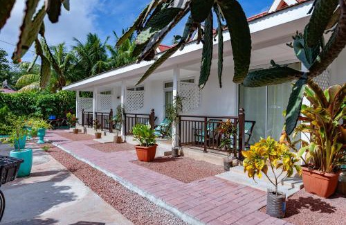 La Passe Hotel | Chez Marston