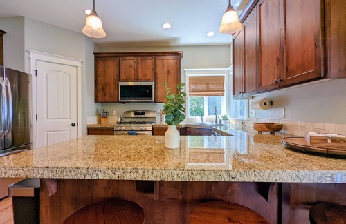 Newberg Casa | Chez Pinot Vino! A Great 3 bed/2.5 bath Family Home - Pet Friendly