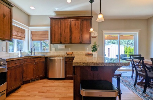 Newberg Casa | Chez Pinot Vino! A Great 3 bed/2.5 bath Family Home - Pet Friendly