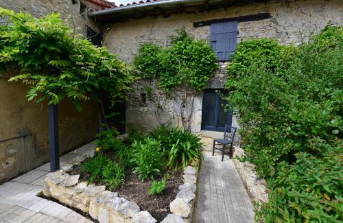 Saint-Martin-l'Ars Cama Y Desayuno | Chez Pique-Fesse Chambre d'hote