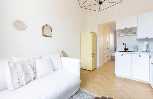 Carnot Apartamento | Chez Sarah charming apartment for congresses and holidays LIVE IN CANNES