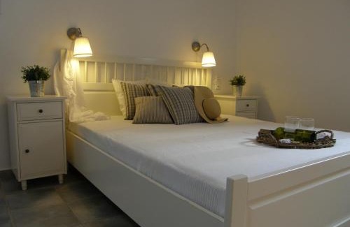 Serifos Casa | Chez Semiramis The Sun Touch House for 8 persons 5'min from the beach
