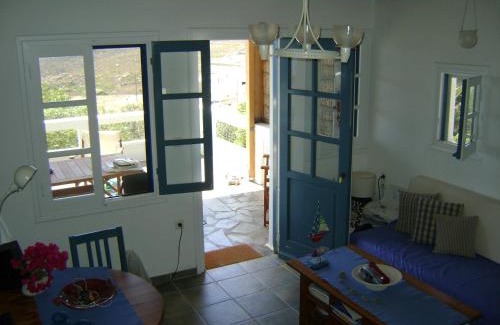 Serifos Casa | Chez Semiramis The Sun Touch House for 8 persons 5'min from the beach