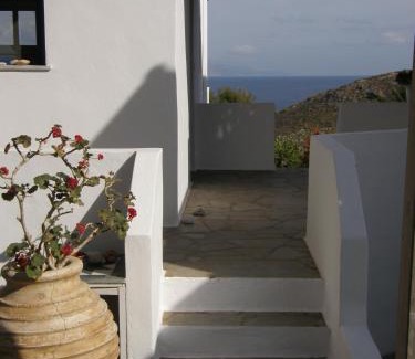 Serifos Casa | Chez Semiramis The Sun Touch House for 8 persons 5'min from the beach