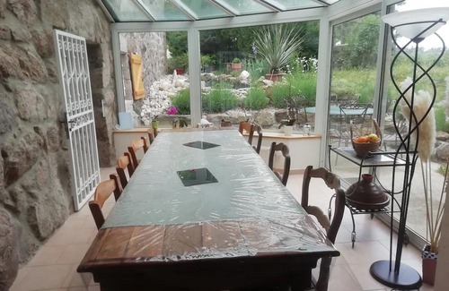 Monistrol-sur-Loire Cama Y Desayuno | Chez Sophie et Gilles, a green and cosy interlude